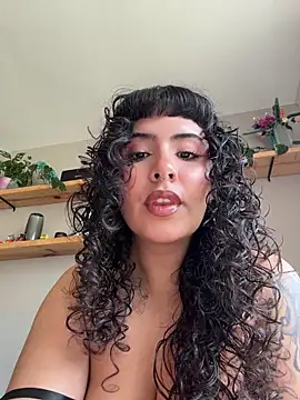 Snapshot of SugarTroubl33 chatting on June 2026 02:21:01 PM SugarTroubl33 online show from June 2026 02:21:01 PM