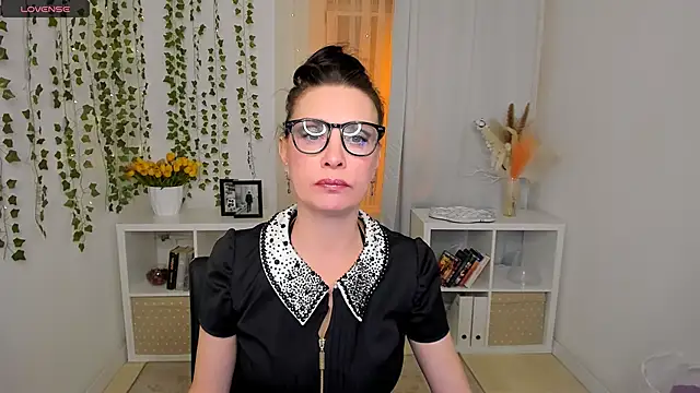 Evanessa Johns online show from April 2026 10:31:01 AM