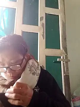 bella-la online show from December 2025 07:03:01 AM