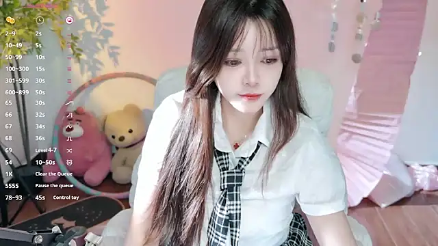 Yiluo95 online show from June 2026 04:40:01 PM