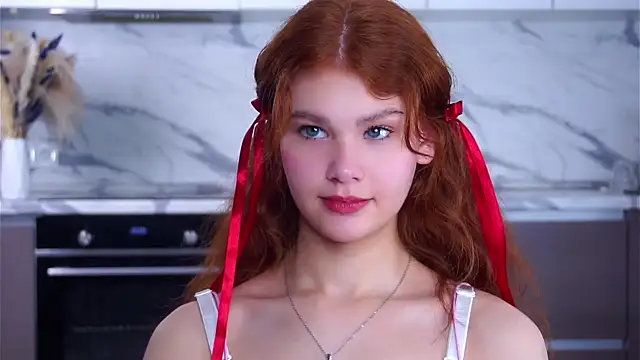 YettaCalabria online show from December 2025 12:10:01 PM