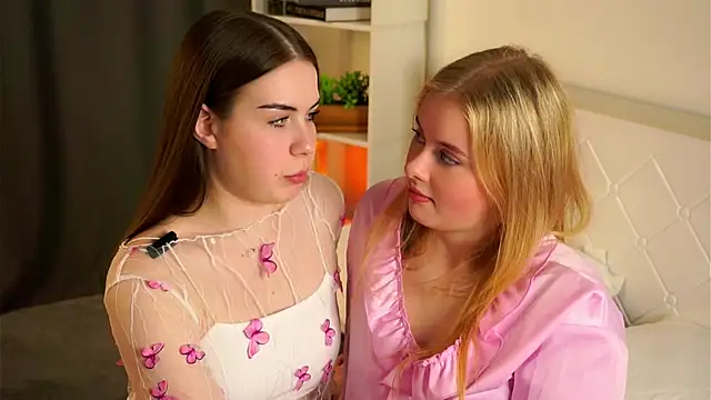 Snapshot of LoreeScialdone chatting on October 2025 05:28:01 PM LoreeScialdone online show from October 2025 05:28:01 PM