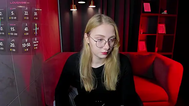 Liana Ln online show from December 2025 02:13:02 PM