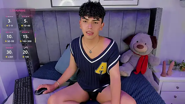 Snapshot of Niick_Twiink chatting on October 2025 07:37:02 PM Niick Twiink online show from October 2025 07:37:02 PM