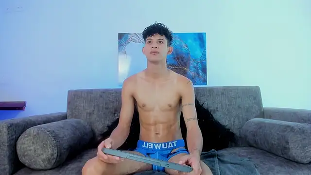 KamiSuarez online show from November 2025 06:30:02 PM