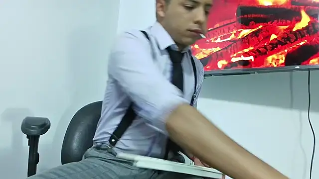 Snapshot of Mike_Fetiche chatting on November 2025 03:23:01 AM Mike Fetiche online show from November 2025 03:23:01 AM