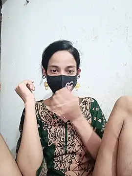 Green LaDY66 online show from July 2026 12:33:01 PM