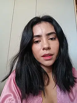Sara-215 online show from May 2026 12:44:02 PM
