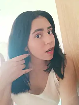 Sara-215 online show from May 2026 01:40:01 PM