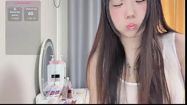 Snapshot of zhnlky chatting on December 2025 06:43:01 AM zhnlky online show from December 2025 06:43:01 AM