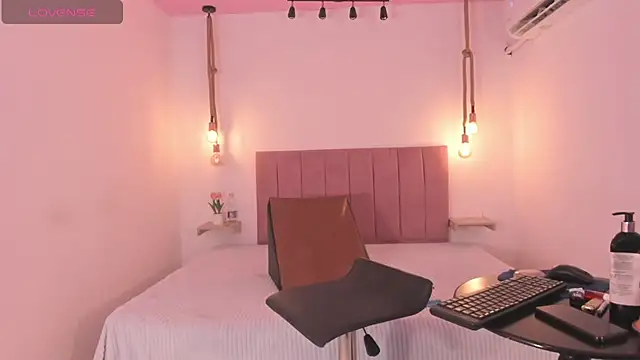 Snapshot of BabyBrown__ chatting on December 2025 12:41:02 AM BabyBrown online show from December 2025 12:41:02 AM