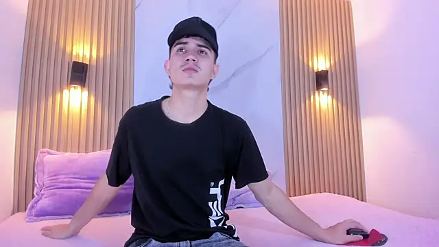 Snapshot of alejo_gray chatting on November 2025 03:17:01 AM alejo gray online show from November 2025 03:17:01 AM