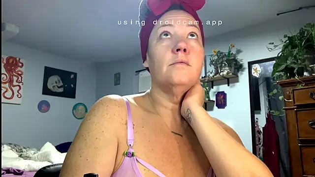 Snapshot of kristallic chatting on February 2026 04:16:01 PM kristallic online show from February 2026 04:16:01 PM