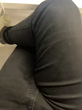 LeoBlaze13 online show from December 2025 12:06:01 AM