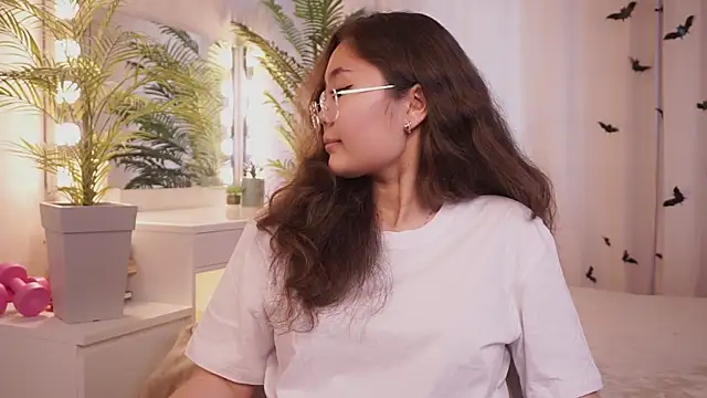 Snapshot of LeanoraBierod chatting on October 2025 10:28:02 AM LeanoraBierod online show from October 2025 10:28:02 AM