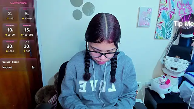 Emma boo online show from December 2025 07:33:02 PM