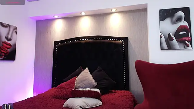 Snapshot of Luna_Lov_Titan chatting on December 2025 01:05:02 PM Luna Lov Titan online show from December 2025 01:05:02 PM