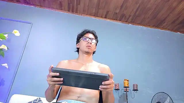 Snapshot of kane_del_toro chatting on October 2025 01:12:02 PM kane del toro online show from October 2025 01:12:02 PM