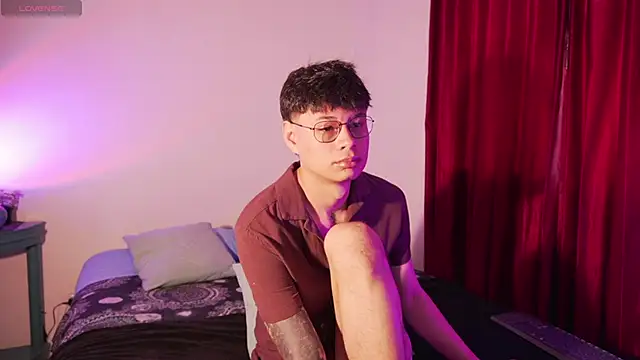 estmonnn online show from April 2026 10:37:02 PM