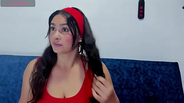 Isa-Giraldo online show from April 2026 01:25:02 PM