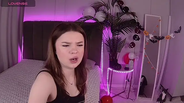 Alice Bloome online show from November 2025 05:31:02 AM