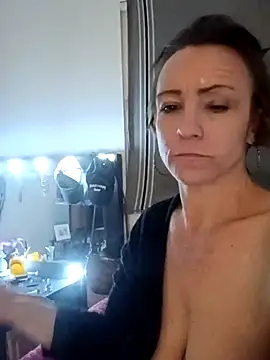 Karebearz1 online show from October 2025 12:17:02 PM