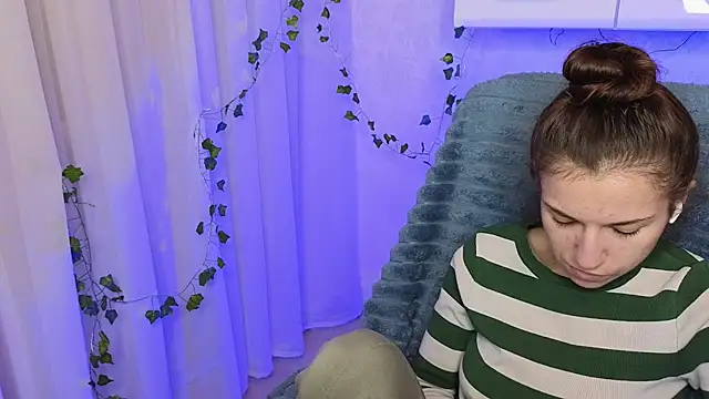 Snapshot of Ulyanix chatting on November 2025 04:58:02 AM Ulyanix online show from November 2025 04:58:02 AM