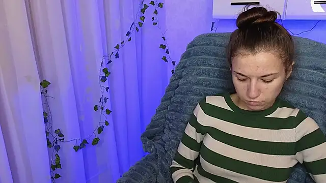 Snapshot of Ulyanix chatting on November 2025 04:48:02 AM Ulyanix online show from November 2025 04:48:02 AM