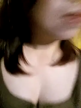 julybe online show from April 2026 03:26:02 AM