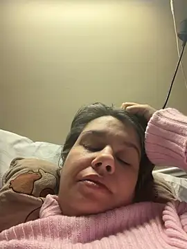 Snapshot of Carolineisback chatting on March 2026 05:08:02 PM Carolineisback online show from March 2026 05:08:02 PM