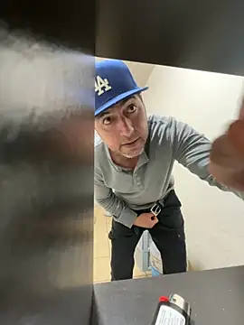 ezrah23 online show from February 2026 09:33:01 PM