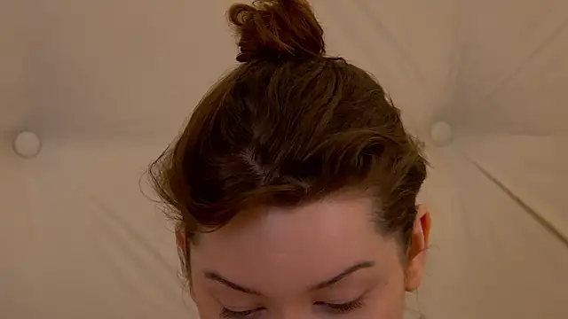 VickiBanx online show from November 2025 09:00:02 AM