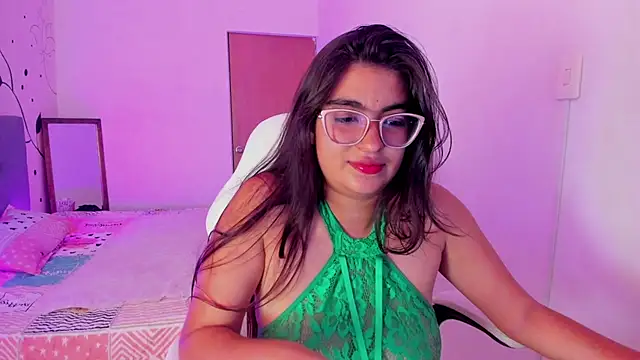 Luna Jonnes1 online show from April 2026 06:27:01 PM