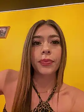 Snapshot of EmmilyClark chatting on April 2026 10:01:02 AM EmmilyClark online show from April 2026 10:01:02 AM