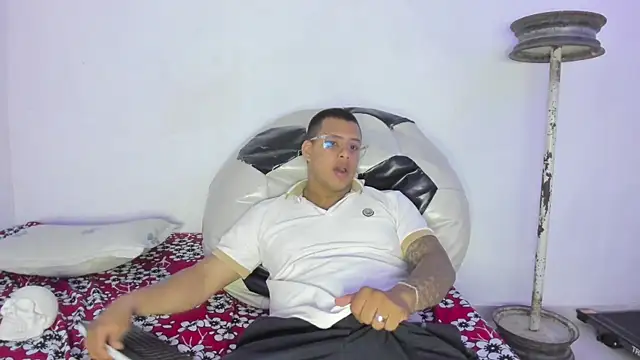 Snapshot of LucassFoster chatting on November 2025 03:51:02 AM LucassFoster online show from November 2025 03:51:02 AM