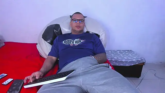 Snapshot of LucassFoster chatting on December 2025 10:26:02 PM LucassFoster online show from December 2025 10:26:02 PM