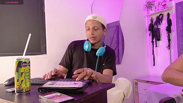 DamianandEva online show from May 2026 12:57:02 PM