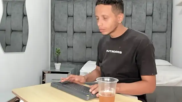 DamianandEva online show from July 2026 01:18:02 PM
