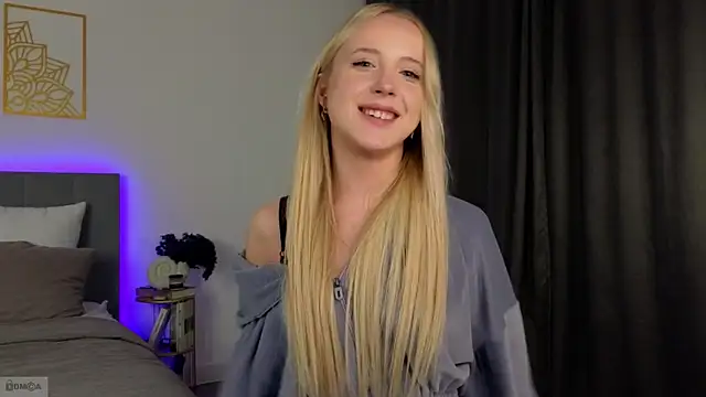 Snapshot of adele_armass chatting on November 2025 10:21:02 PM adele armass online show from November 2025 10:21:02 PM