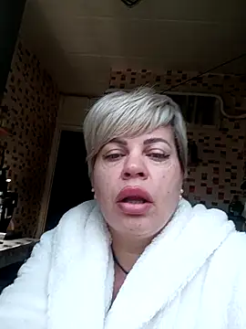 Snapshot of MilkySky chatting on November 2025 10:25:02 AM MilkySky online show from November 2025 10:25:02 AM