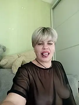 Snapshot of MilkySky chatting on November 2025 10:29:02 PM MilkySky online show from November 2025 10:29:02 PM