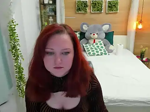 Snapshot of OhLadyPlease chatting on November 2025 08:04:01 AM OhLadyPlease online show from November 2025 08:04:01 AM