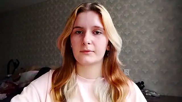 PearlHennington online show from November 2025 12:18:02 PM