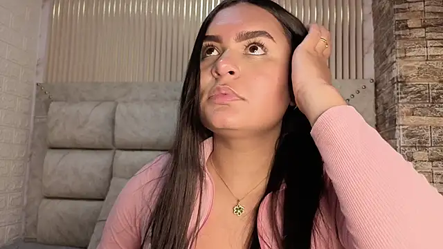 amarahanks1 online show from November 2025 05:04:02 PM