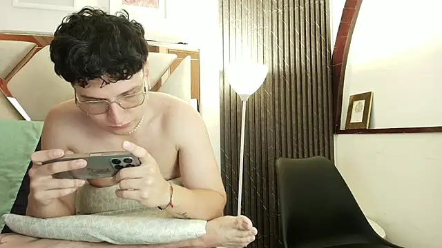Snapshot of Zoe_And_Dylan_ chatting on July 2026 01:03:01 PM Zoe And Dylan online show from July 2026 01:03:01 PM
