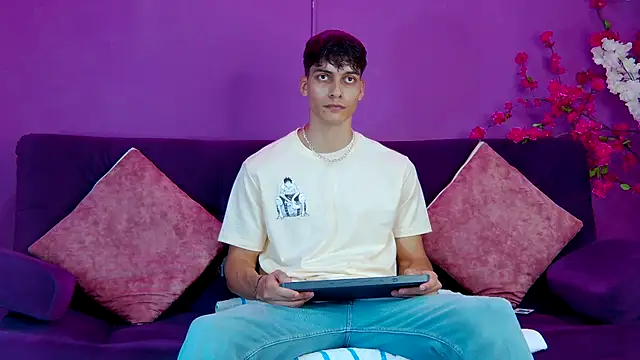 AlessioVitale online show from November 2025 12:19:02 PM