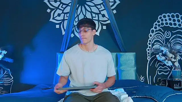 AlessioVitale online show from January 2026 12:29:01 PM