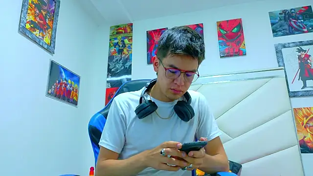 Snapshot of NICK_VERS chatting on December 2025 08:47:02 PM NICK VERS online show from December 2025 08:47:02 PM