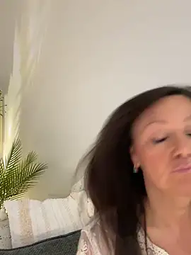 HotLdyllic online show from May 2026 03:42:02 PM