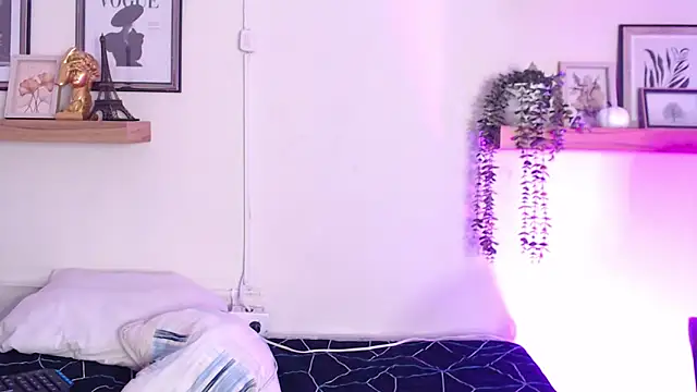 Madisonkay online show from April 2026 07:05:02 PM
